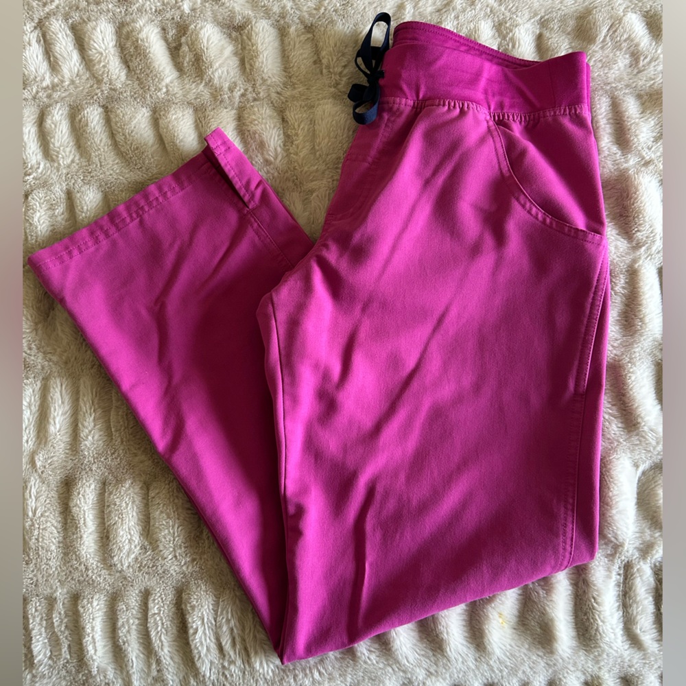 Figs Technical Collection in hot pink